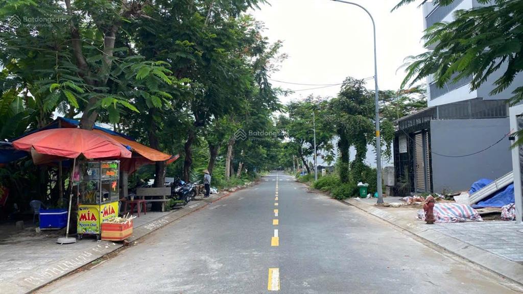 Bán lô đất sổ đỏ cách trường trung học cát lái 200m. vị trí đẹp dt 5x20m (100m2) giá 75 tr/m2