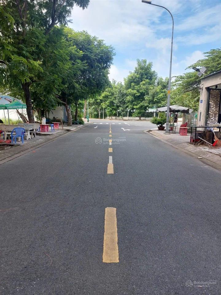Bán lô đất sổ đỏ cách trường trung học cát lái 200m. vị trí đẹp dt 5x20m (100m2) giá 75 tr/m2