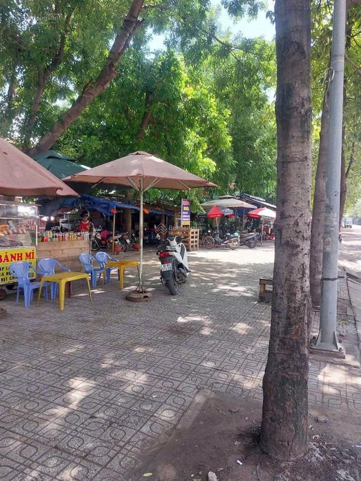 Bán lô đất 2 mặt đường 35m và 12m. gần cổng cảng c cát lái. vị trí thuận tiện kinh doanh. dt 6x20m