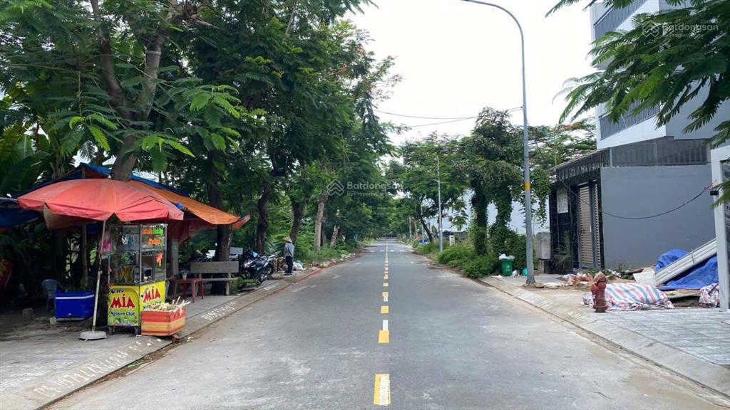 Bán lô đất sổ đỏ khu 50ha sát trường đại học umt tại cát lái, q2. dt 8x20m(160m2), giá 65 tr/m2