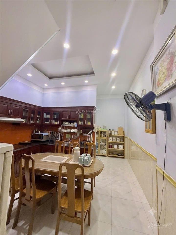 Bán nhà phố khu ven sông sài gòn.sát đường phạm văn đồng.hbc thủ đức. 1 trệt 2 lầu. shr.giá 8.8 tỷ.