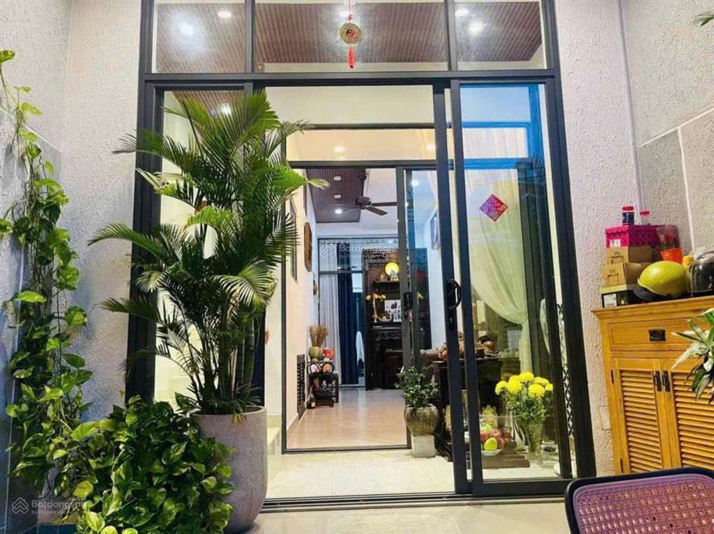 Bán nhà 3 tầng mới đẹp. vào ở ngay. đường ô tô. phường trường thọ thủ đức. giá chỉ 9.5 tỷ.