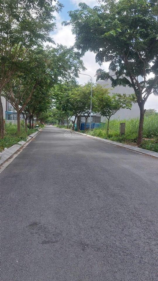 Cần bán nhanh nền đất sổ hồng riêng tại khu đô thị cát lái.quận 2.gần cụm trường học.giá 65 tr/m2.