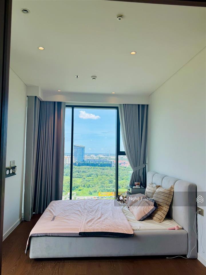 Cần bán căn hộ 2pn toà crest  metropole, nhà rộng hướng mát, view landmark 81. nội thất hiện đại