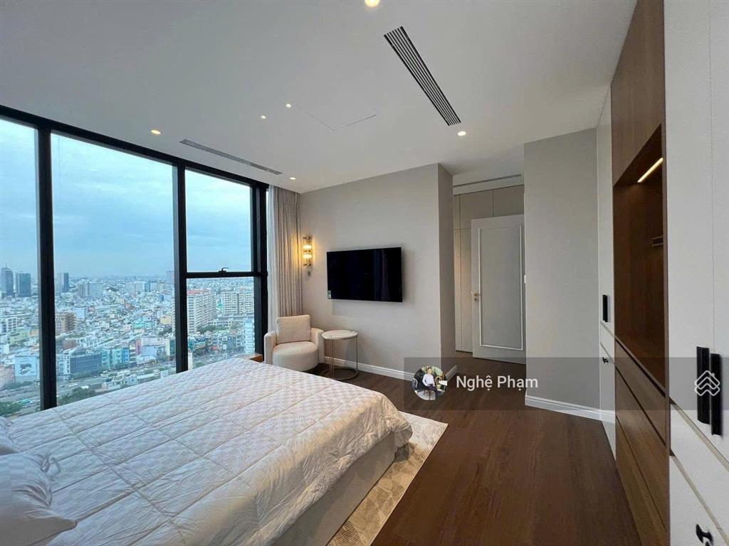 Bán căn hộ góc 3pn vinhomes golden river ba son. view thành phố, full nội thất cao cấp. giá tốt