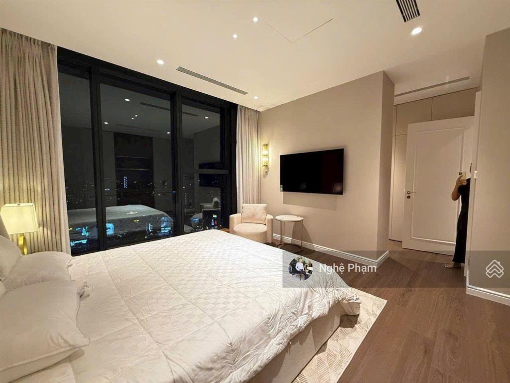 Bán căn hộ góc 3pn vinhomes golden river ba son. view thành phố, full nội thất cao cấp. giá tốt