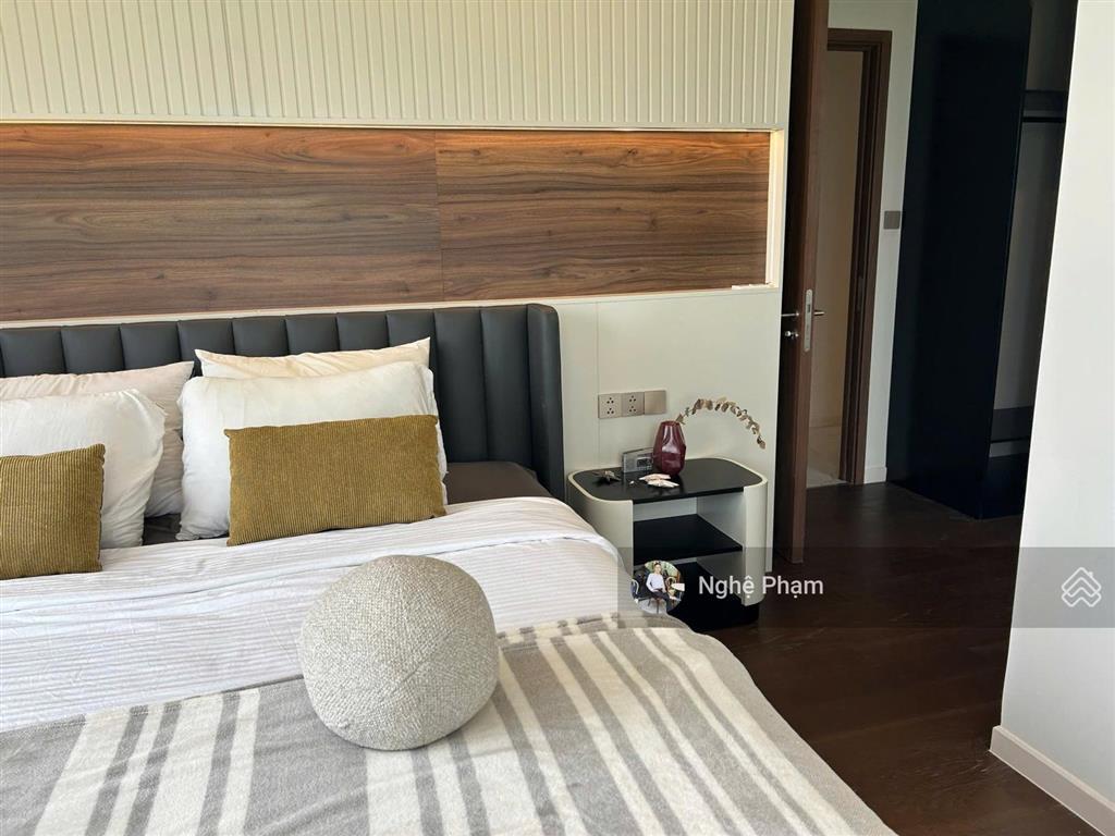 Cần cho thuê căn hộ 4pn 180m2 galleria  metropole thủ thiêm. nội thất hiện đại, view sông, bitexco
