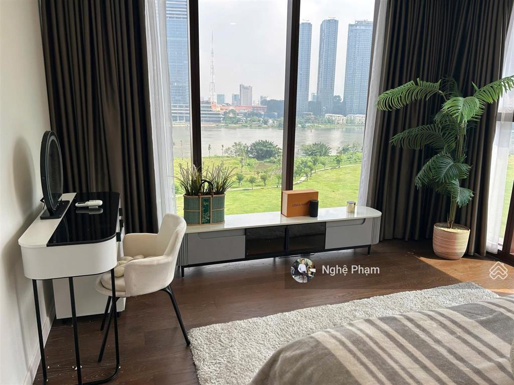 Cần cho thuê căn hộ 4pn 180m2 galleria  metropole thủ thiêm. nội thất hiện đại, view sông, bitexco