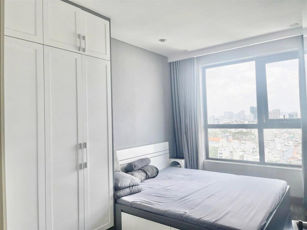 Cần bán căn hộ 2 phòng ngủ hà đô centrosa q10. tầng cao, view bitexco, hướng đông nam nội thất đẹp