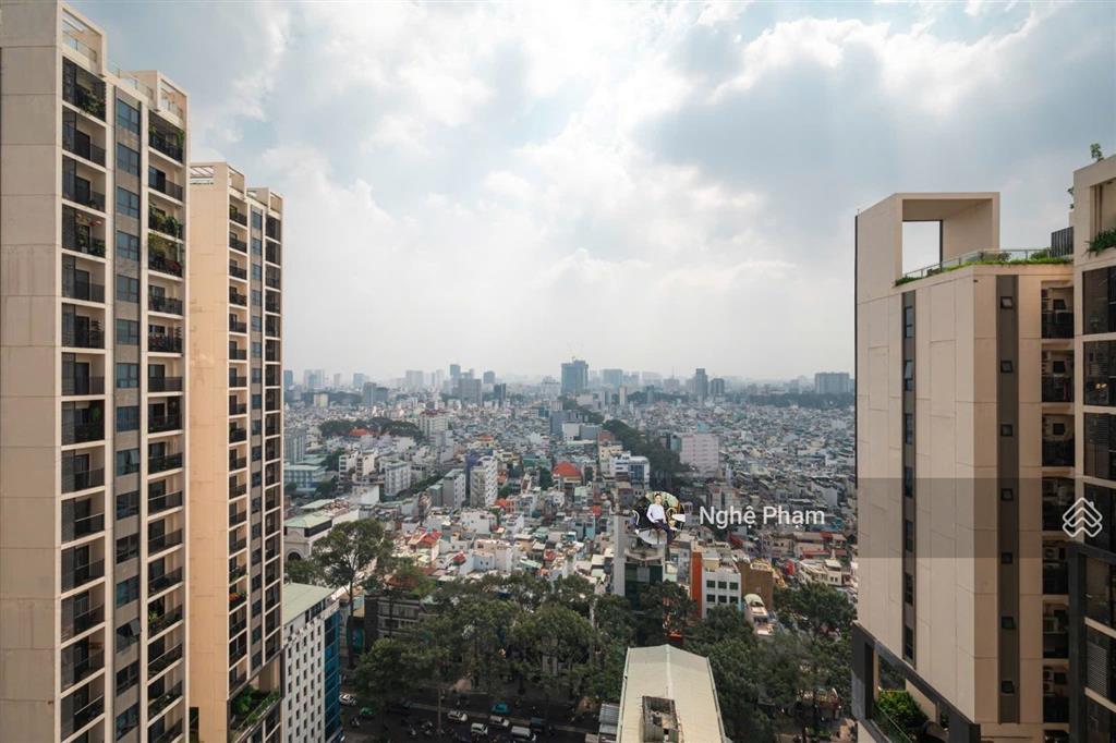 Cần bán căn hộ 2pn hà đô centrosa quận 10. tầng cao view bitexco. hướng nắng sáng, sẵn sổ hồng