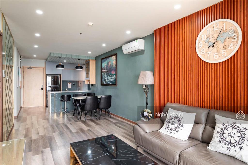 Cần bán căn hộ 2pn hà đô centrosa quận 10. tầng cao view bitexco. hướng nắng sáng, sẵn sổ hồng