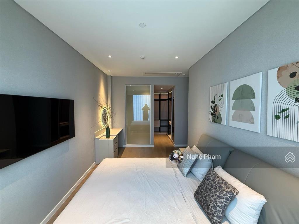 Bán căn hộ 2 phòng ngủ toà b  opera, tầng cao view sông, bitexco. ban công lớn. giá tốt đầu tư