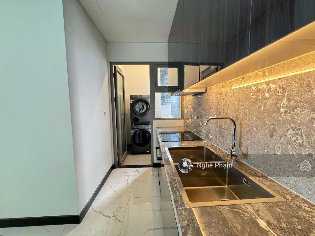Bán căn hộ 2 phòng ngủ empire city. ban công đông nam, căn góc view sông trực diện. 0932 106 ***
