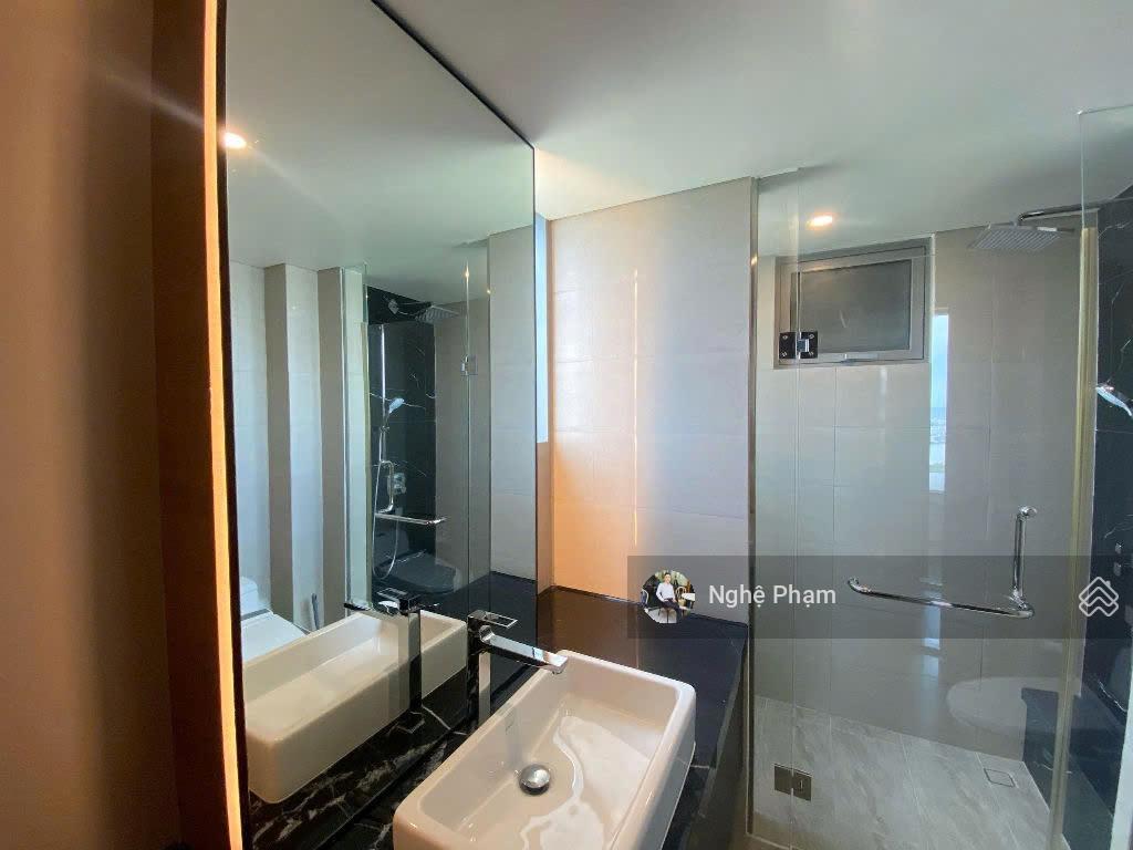 Bán căn hộ 2 phòng ngủ empire city. ban công đông nam, căn góc view sông trực diện. 0932 106 ***