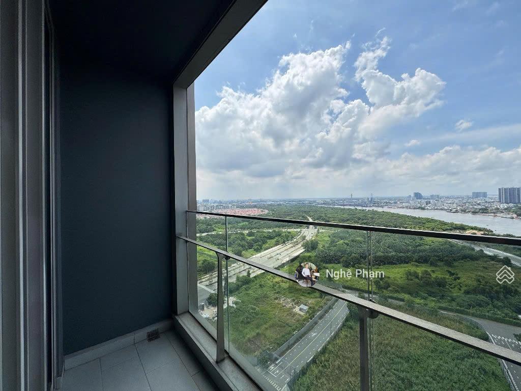 Bán căn hộ 2 phòng ngủ empire city. ban công đông nam, căn góc view sông trực diện. 0932 106 ***