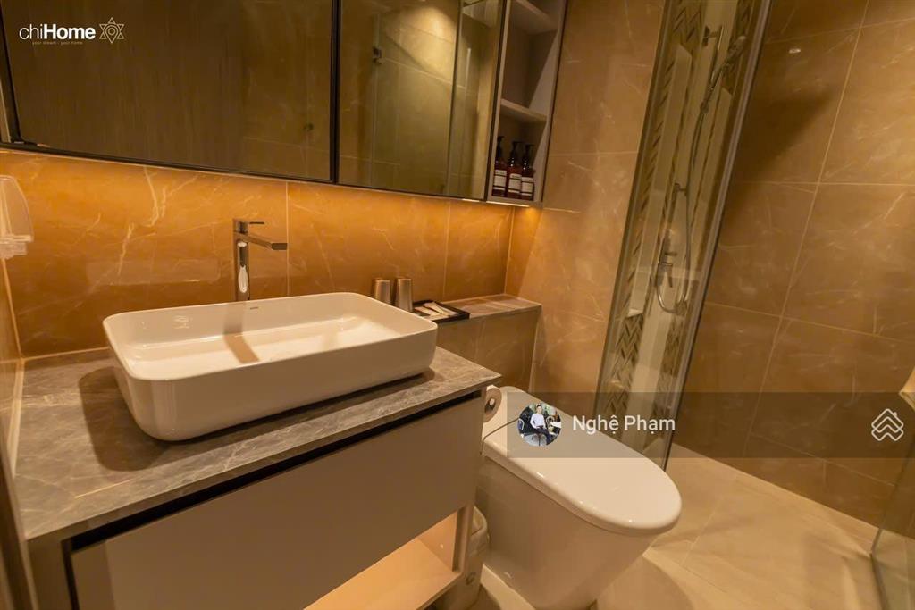 Hiếm có 1 căn 2pn bán tại opera  metropole. mua vào lời ngay. căn góc view thoáng, nhà đẹp