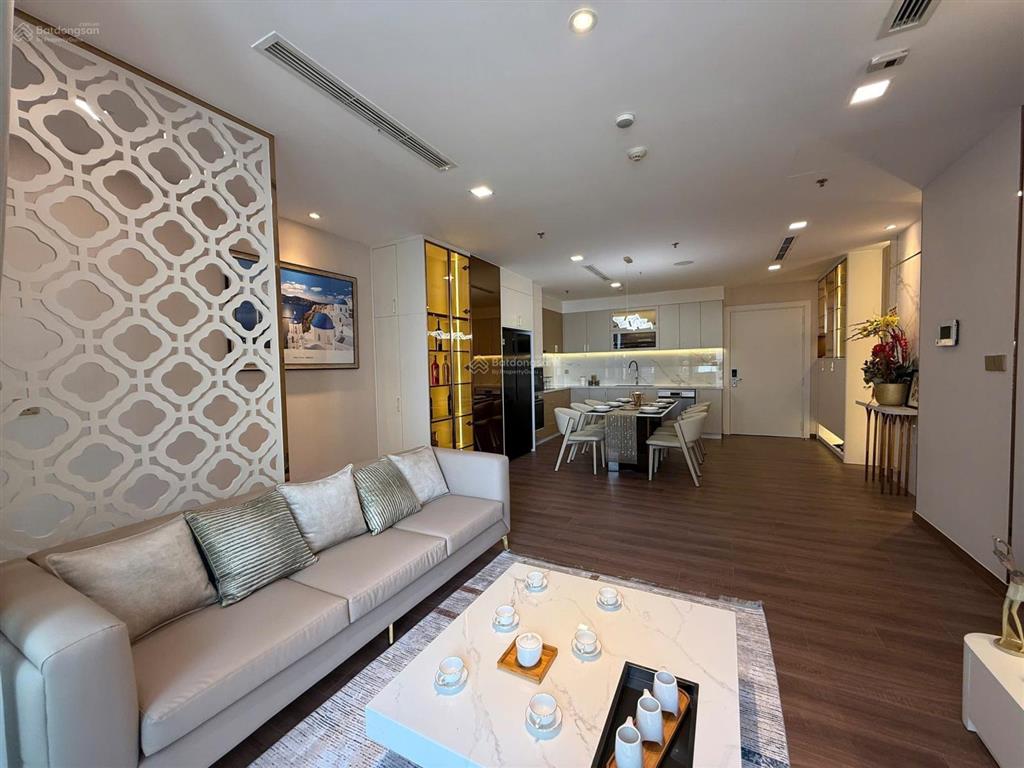 Cần cho thuê căn hộ 2 phòng ngủ khu park, vinhomes central park. nhà đẹp, nội thất mới, view sông.