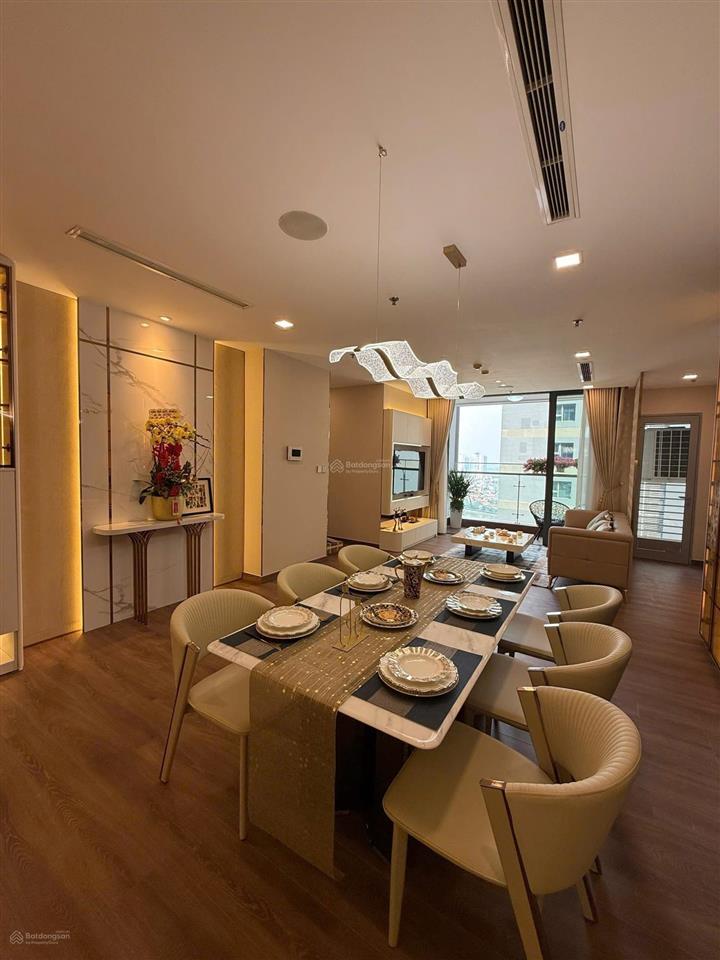Cần cho thuê căn hộ 2 phòng ngủ khu park, vinhomes central park. nhà đẹp, nội thất mới, view sông.