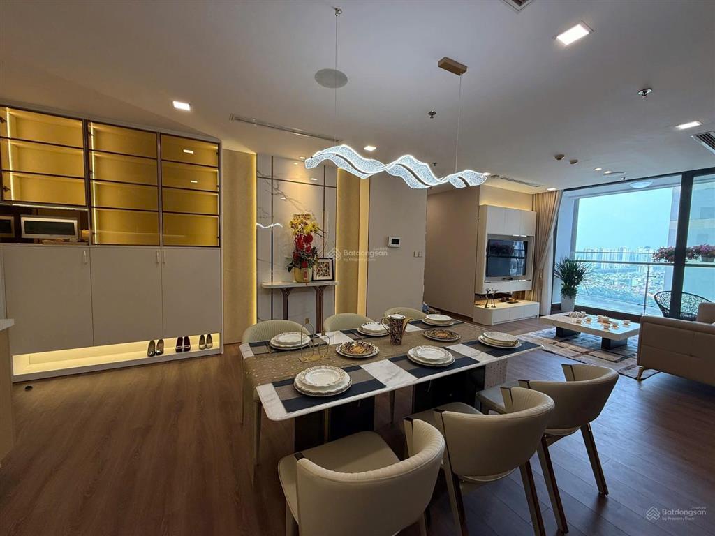 Cần cho thuê căn hộ 2 phòng ngủ khu park, vinhomes central park. nhà đẹp, nội thất mới, view sông.