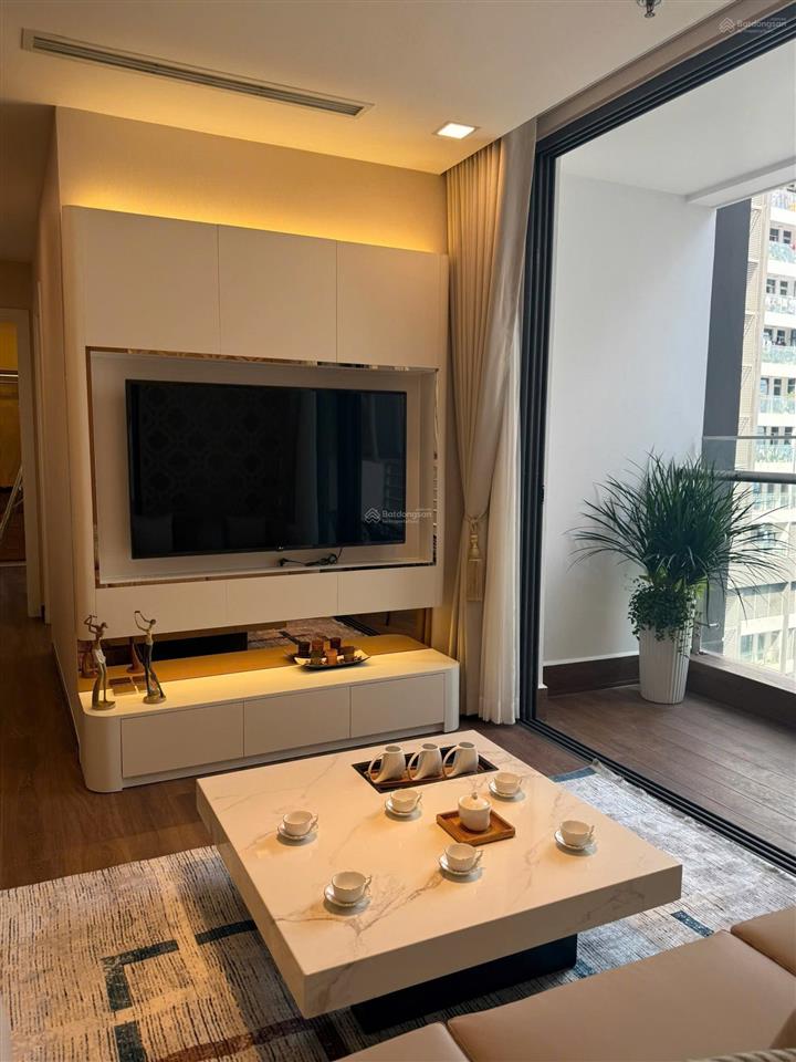 Cần cho thuê căn hộ 2 phòng ngủ khu park, vinhomes central park. nhà đẹp, nội thất mới, view sông.