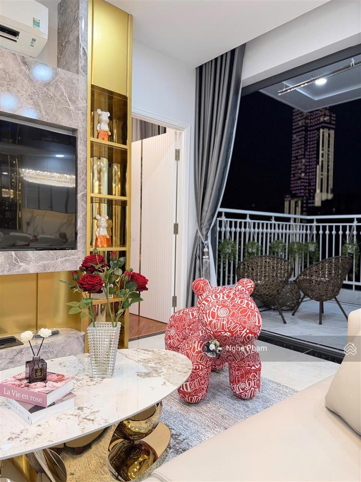 Cho thuê ngay căn hộ 2pn tòa landmark 2 tại vinhomes central park. nội thất hiện đại, sang trọng.
