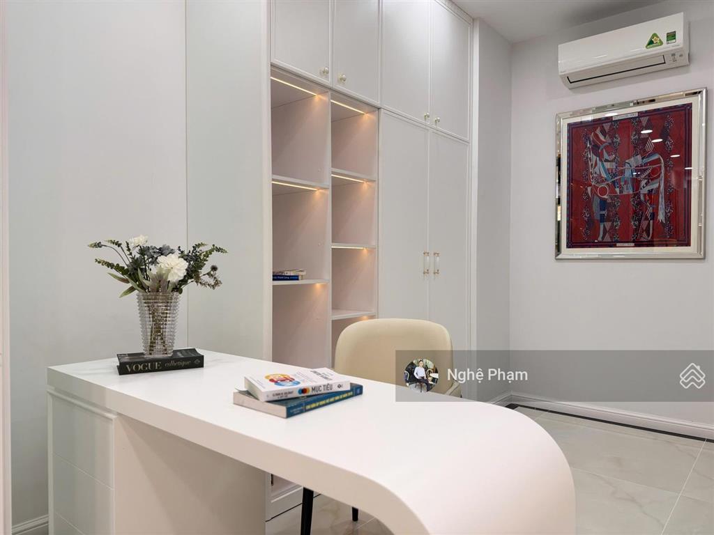 Cho thuê ngay căn hộ 2pn tòa landmark 2 tại vinhomes central park. nội thất hiện đại, sang trọng.