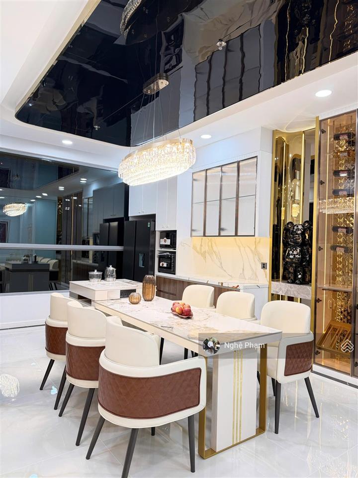 Cho thuê ngay căn hộ 2pn tòa landmark 2 tại vinhomes central park. nội thất hiện đại, sang trọng.
