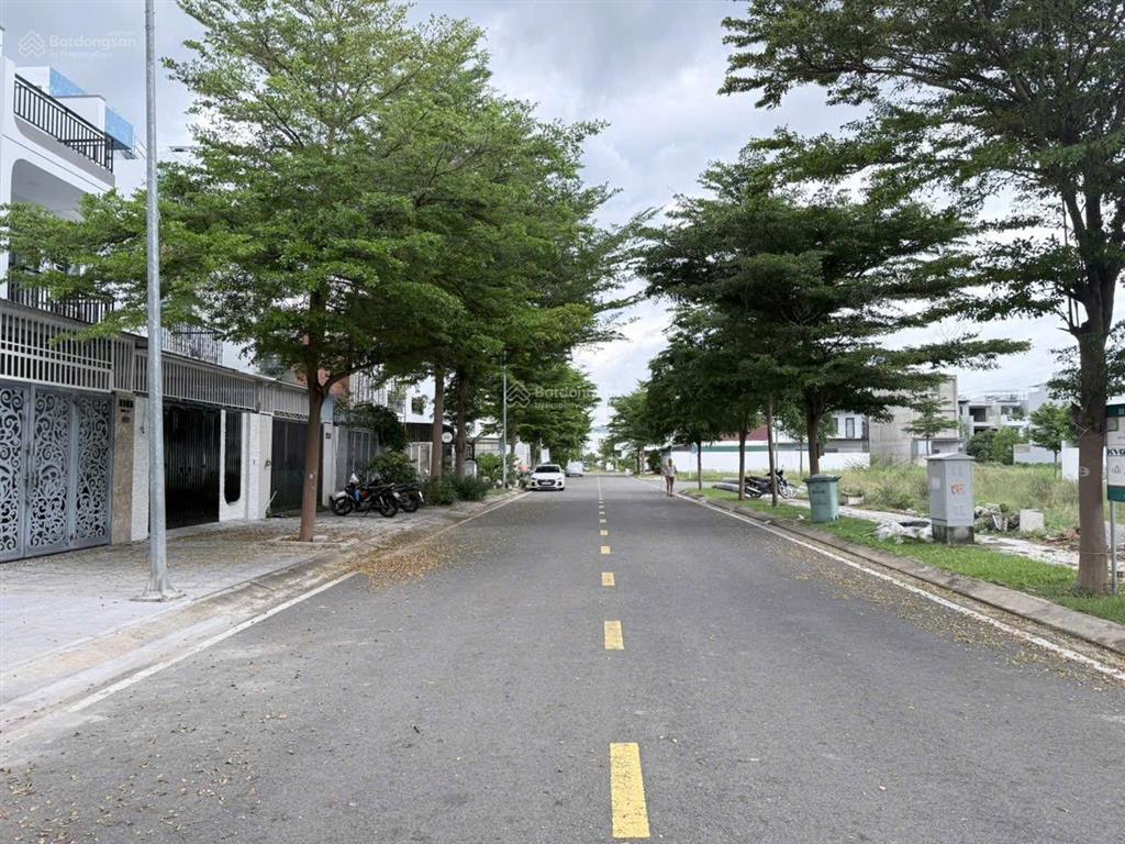 Bán nhà 3 tầng hướng đông, đường 16m gói 2 kđt mỹ gia nha trang giá 8,3 tỷ