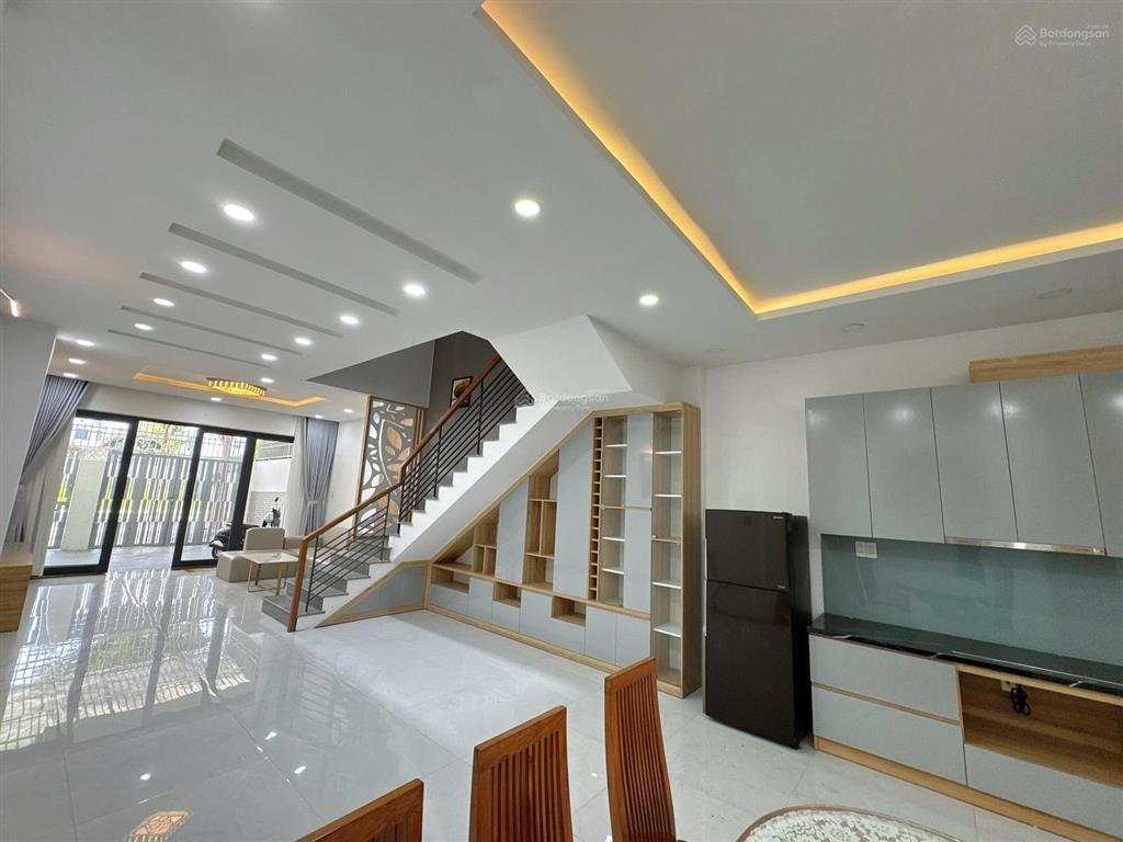 Bán nhà 3 tầng hướng đông, đường 16m gói 2 kđt mỹ gia nha trang giá 8,3 tỷ