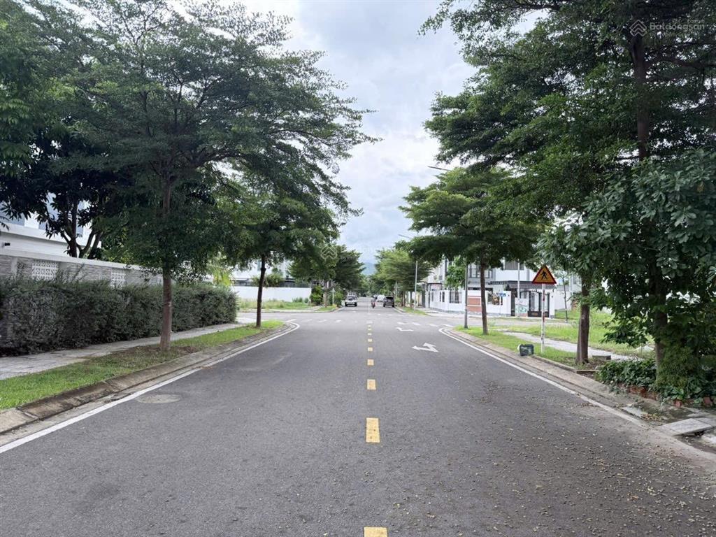 Bán nhà 3 tầng hướng đông, đường 16m gói 2 kđt mỹ gia nha trang giá 8,3 tỷ