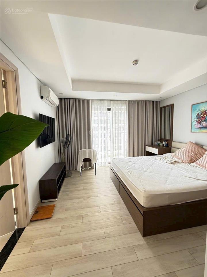 Bán căn góc 2 phòng ngủ view trực diện biển goldcoast nha trang.