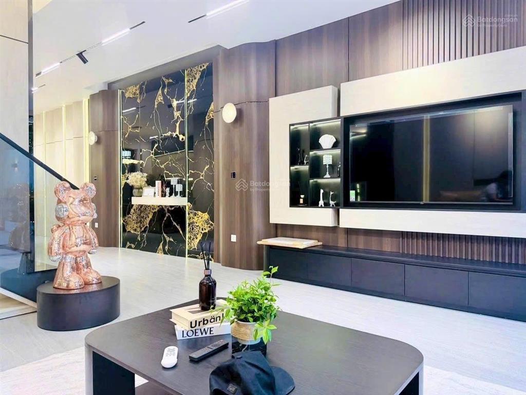 Bán nhà đẹp hướng đông full nội thất hiện đại  có thang máy gói 5 mỹ gia (thái hưng)