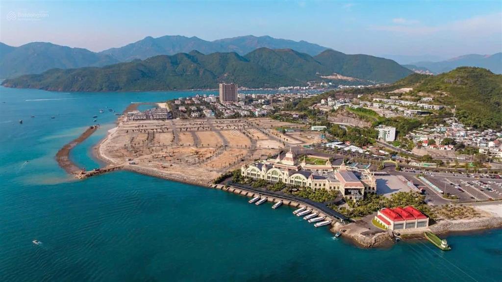 Bán căn liền kề xẻ khe gần biển 50m vin pearl bay nha trang giá tốt nhất thị trường