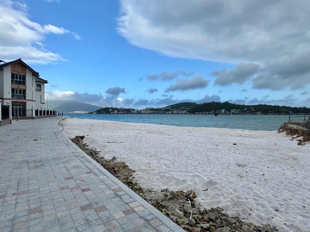 Bán căn liền kề xẻ khe gần biển 50m vin pearl bay nha trang giá tốt nhất thị trường