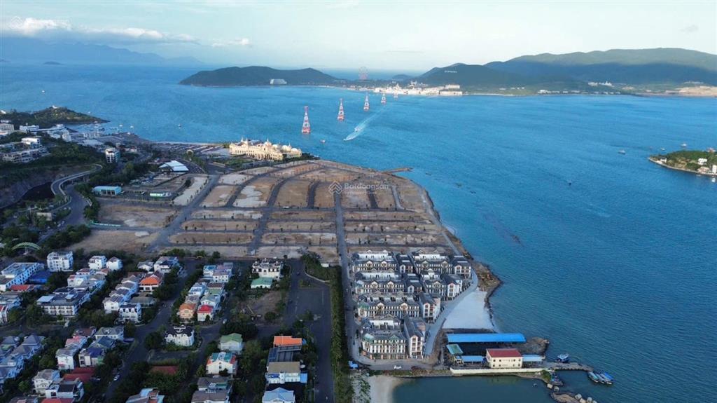 Bán căn liền kề xẻ khe gần biển 50m vin pearl bay nha trang giá tốt nhất thị trường