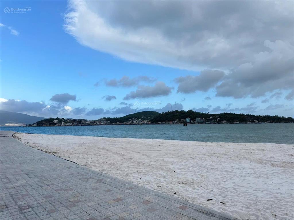 Bán căn liền kề xẻ khe gần biển 50m vin pearl bay nha trang giá tốt nhất thị trường