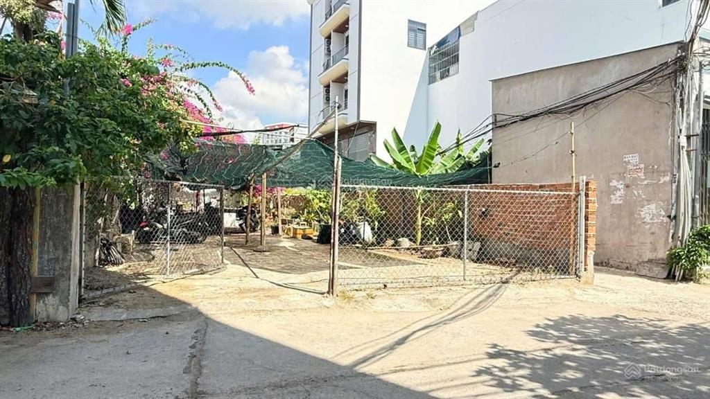 Bán đất lô góc đất mặt tiền đường sao biển cách biển 200m, đường oto thông thoáng, giá chỉ 21,5 tỷ.