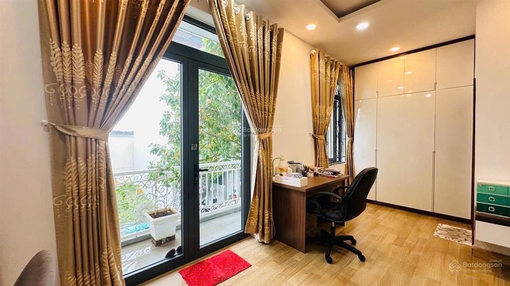 Cho thuê nguyên căn nhà 4 tầng, vcn phước long gần sông quán trường giá 20 triệu