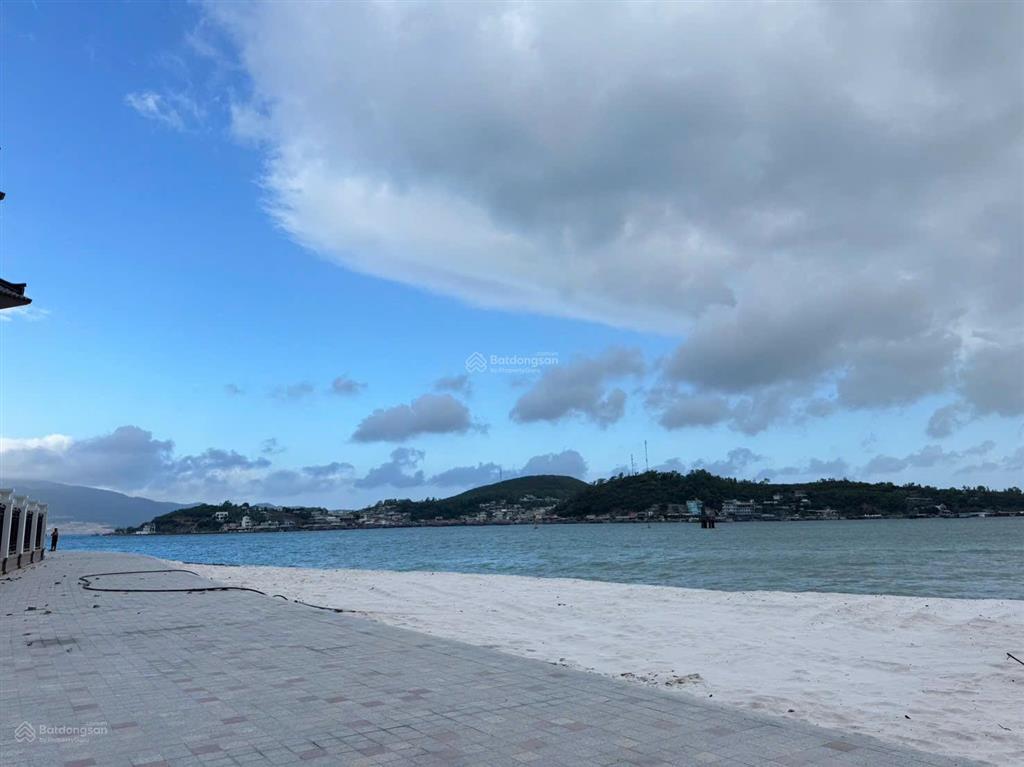 Bán căn góc cực đẹp sát biển (cách biển 20m) vinhomes pearl bay nha trang giá tốt hiện tại.