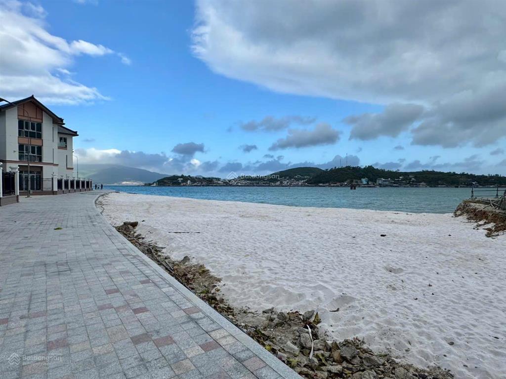 Bán căn góc cực đẹp sát biển (cách biển 20m) vinhomes pearl bay nha trang giá tốt hiện tại.