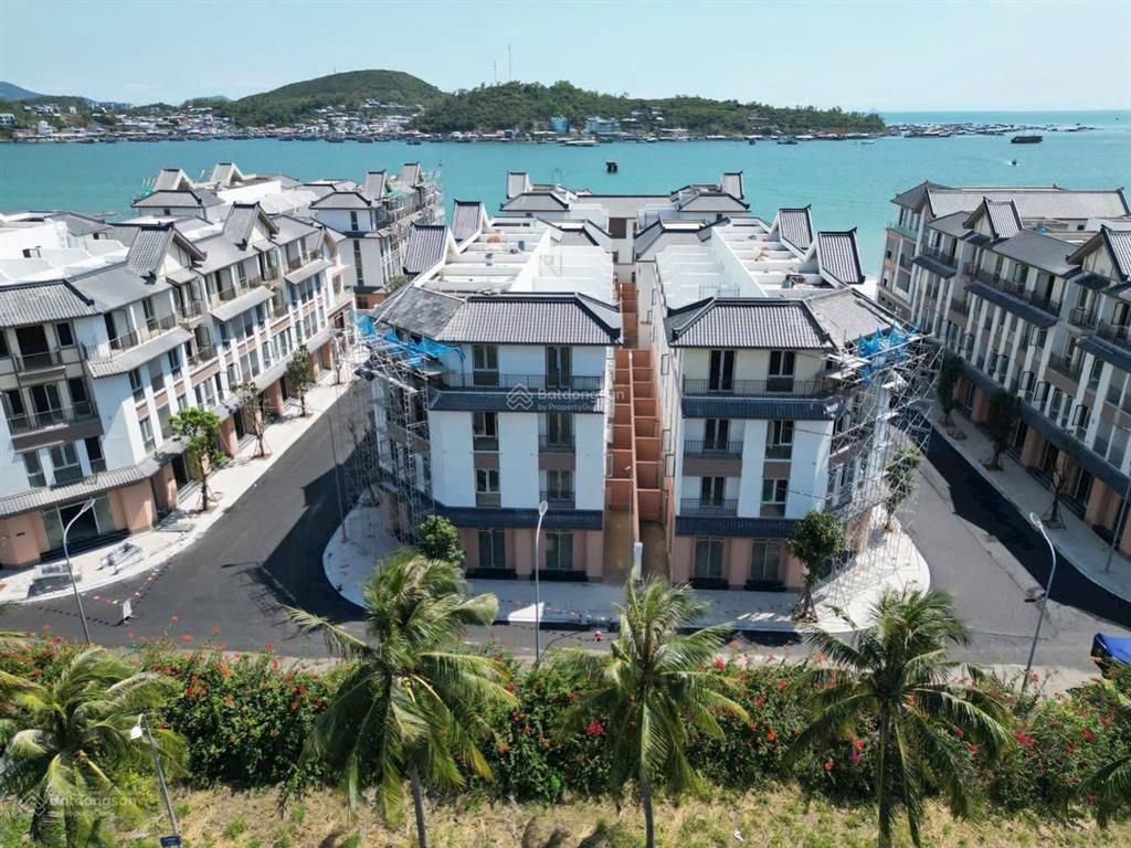 Bán căn góc cực đẹp sát biển (cách biển 20m) vinhomes pearl bay nha trang giá tốt hiện tại.