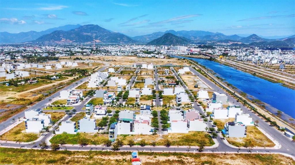 Bán đất khu đô thị mỹ gia  nha trang giá rất tốt.  0968 379 ***  huy tư vấn và xem đất
