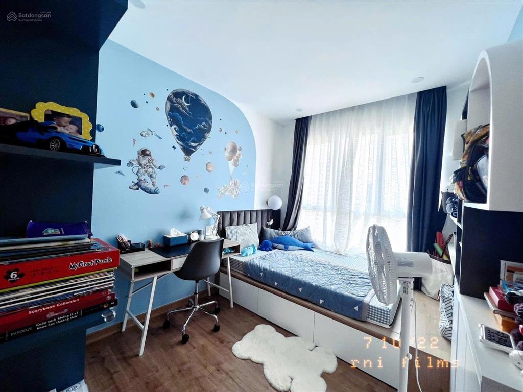 The krista 102m2, 3 phòng ngủ, nội thất cơ bản, giá 7,3 tỷ, đã có sổ hồng, căn góc, view thoáng mát