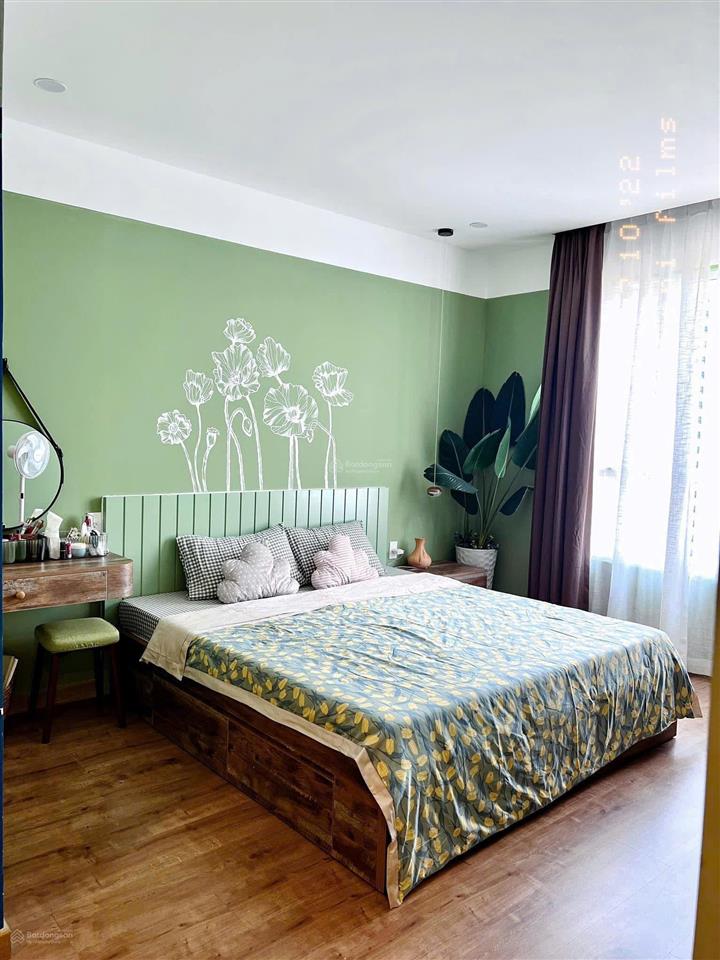 The krista 102m2, 3 phòng ngủ, nội thất cơ bản, giá 7,3 tỷ, đã có sổ hồng, căn góc, view thoáng mát