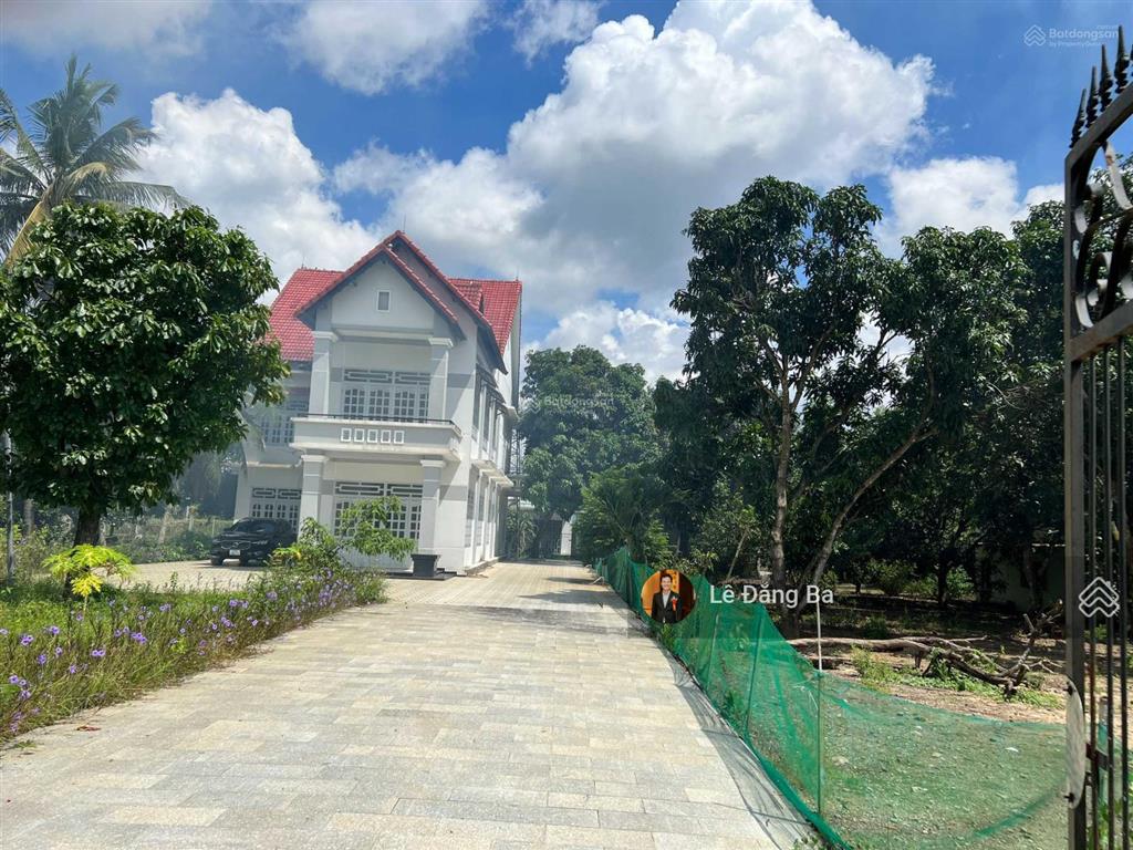 Bán biệt thự sân vườn 4482m2, 3 mặt tiền, 1 mặt suối. cách ql51 200m, sân bay long thành 4.5km