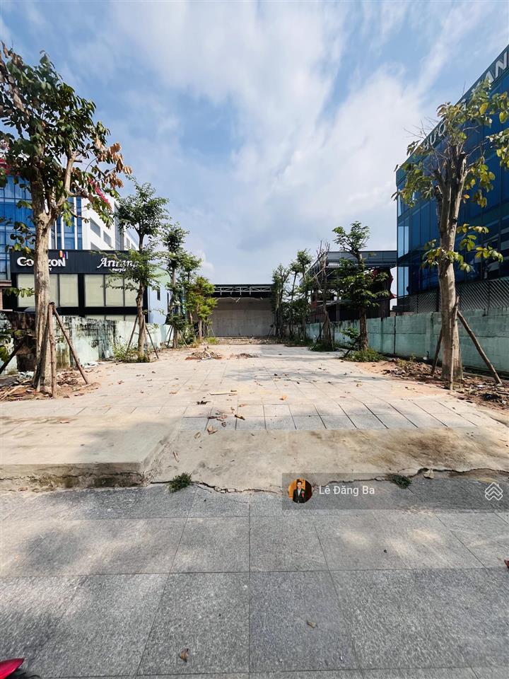 Bán gấp 548m2 đất mặt tiền đường hùng vương, ngang 12, nở hậu 14m, thổ cư 200m2. giá bán 35 tỷ (tl)