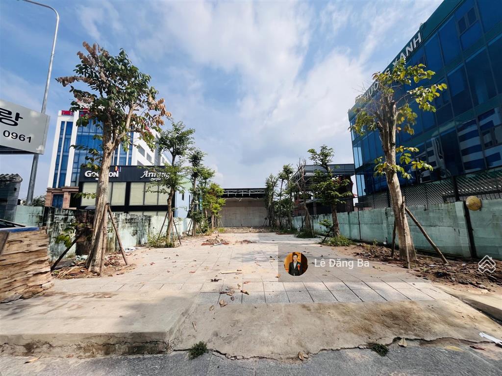 Bán gấp 548m2 đất mặt tiền đường hùng vương, ngang 12, nở hậu 14m, thổ cư 200m2. giá bán 35 tỷ (tl)