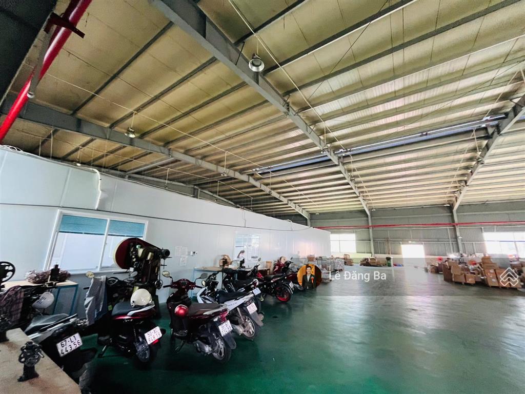 Bán xưởng trong kcn vsip 2a. dt đất 5000m2, dt xưởng 2600m2, vp 300m2. giá bán chỉ 57tỷ (2,2tr usd)