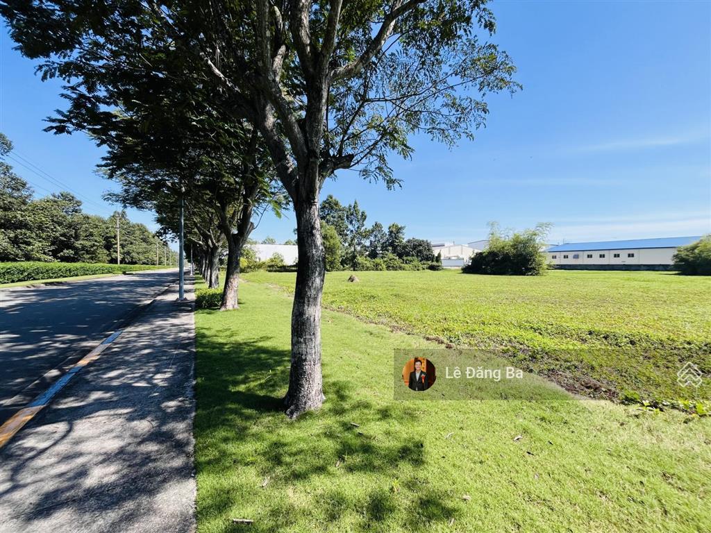 Bán đất trong kcn vsip 2. dt đất 12000m2, thời hạn 2055 giá bán 250usd/m26.550tr/m2 (thương lượng)