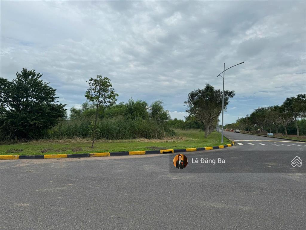 Cần bán 30.000m2 đất skk tại kcn châu đức. giá bán 3 triệu/m2, có bán lẻ 10.000m2